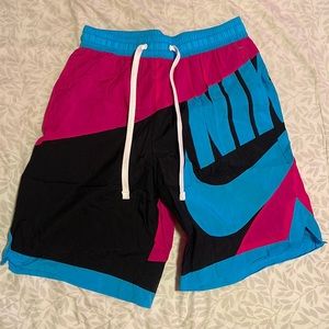 Mens Nike Basketball Shorts, size Medium